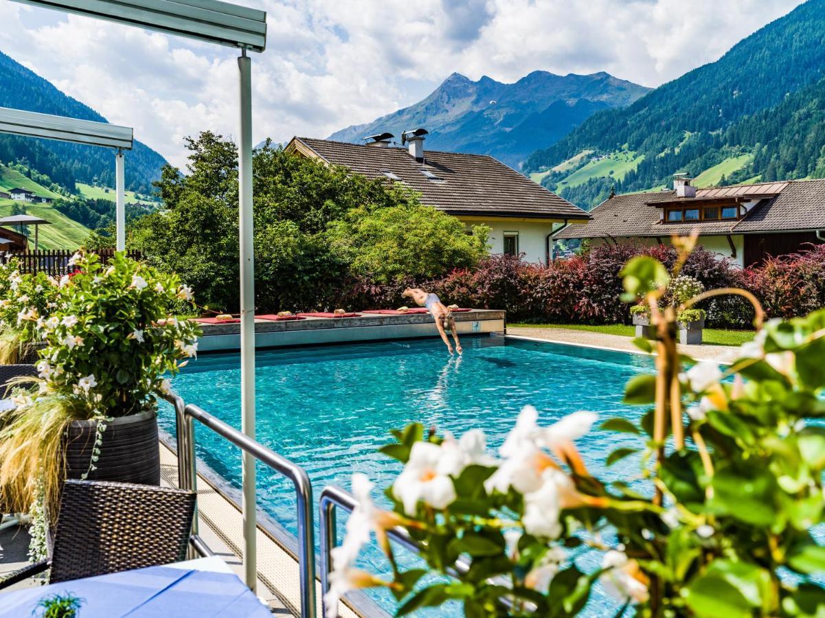 Happy Stubai Hotel นอยชติฟ อิม ชตูไปทัล ภายนอก รูปภาพ